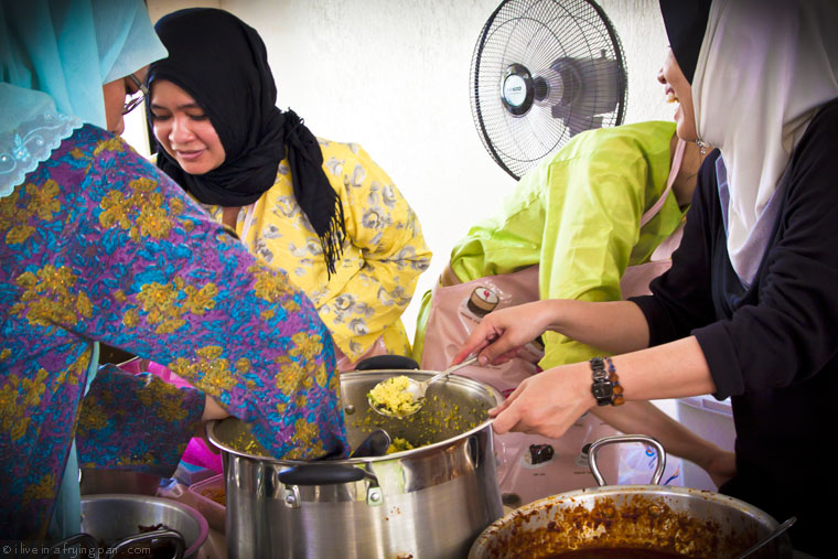 This Is Where You Should Be Every Friday Of Ramadan Malaysian Iftar Bazaar I Live In A Frying Pan